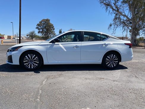 Used 2025 Nissan Altima 2.5 SV image 3