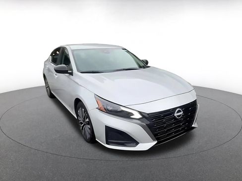 Used 2026 Nissan Altima 2.5 SV FWD image 3