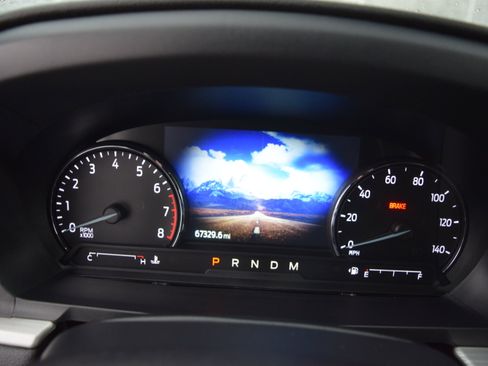 Used 2020 Ford Explorer XLT w/ Equipment Group 202A image 13