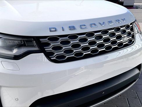 Used 2024 Land Rover Discovery S image 30