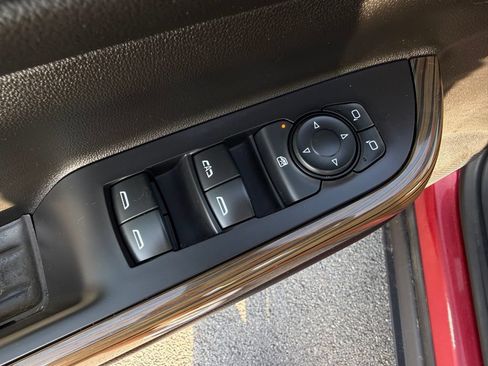 Used 2022 GMC Acadia SLE w/ Driver Convenience Package FWD image 12