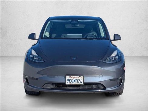 Used 2023 Tesla Model Y Long Range AWD/4WD image 2