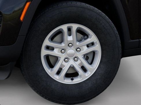 New 2025 Jeep Grand Cherokee Laredo AWD/4WD image 8