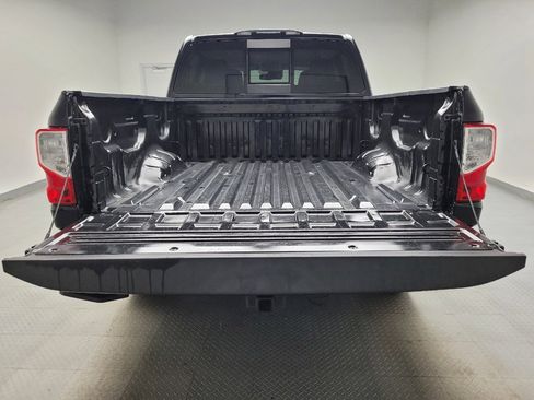 Used 2021 Nissan Titan SV w/ SV Convenience Package AWD/4WD image 29