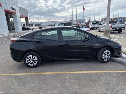 Used 2018 Toyota Prius Two image 4