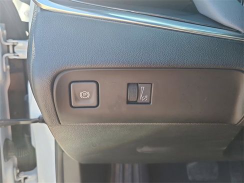 Used 2022 Buick Enclave Essence image 21