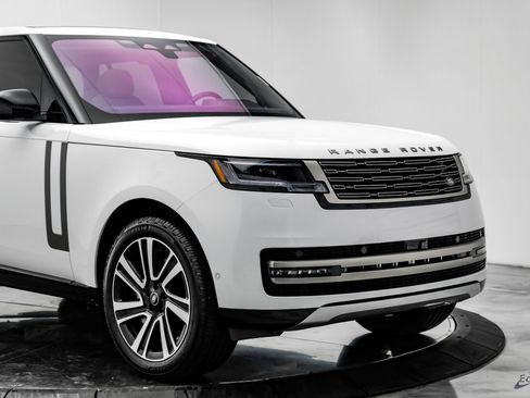 Used 2023 Land Rover Range Rover SE image 25