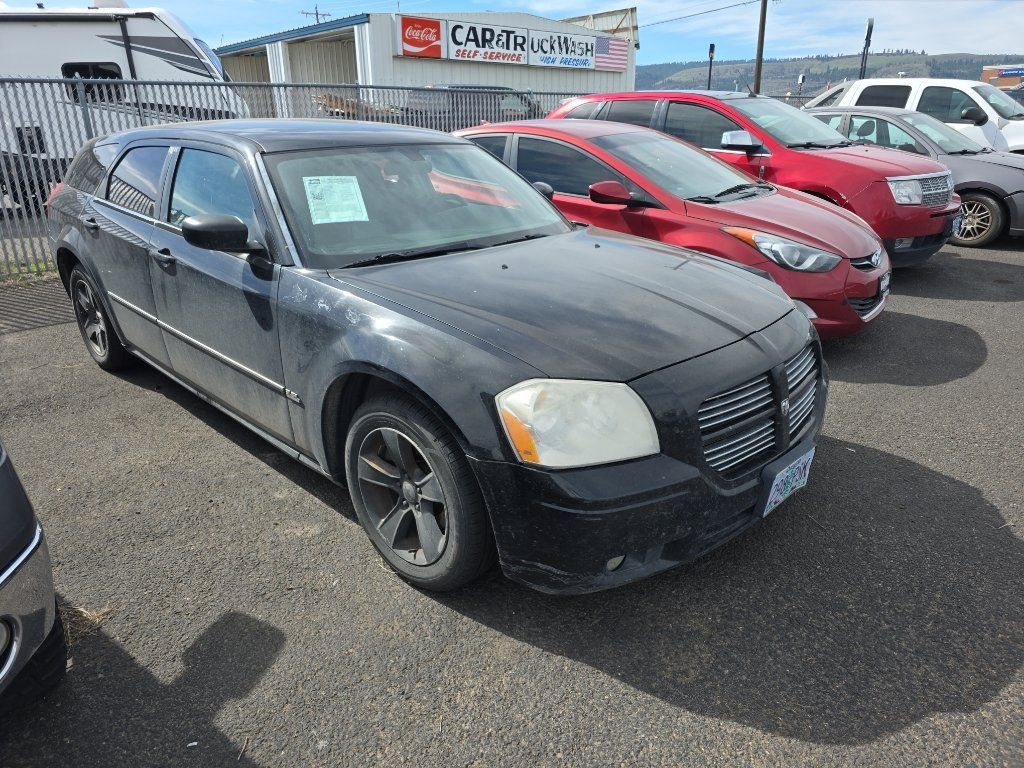 Used 2006 Dodge Magnum SXT RWD image 2