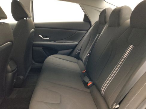 Used 2024 Hyundai Elantra SEL image 18