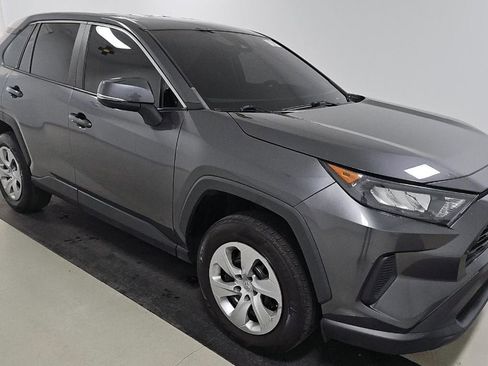 Used 2022 Toyota RAV4 LE AWD/4WD image 2