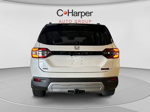 Certified 2024 Honda Pilot TrailSport image 4