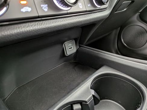 Used 2023 Honda HR-V LX image 8