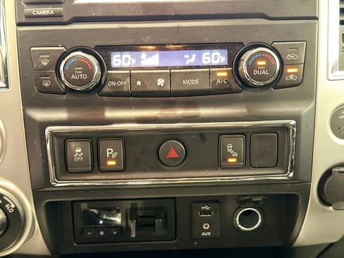 Used 2018 Nissan Titan SV w/ SV Convenience Package AWD/4WD image 13