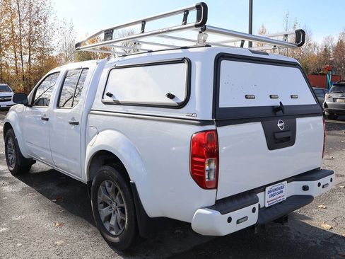 Used 2020 Nissan Frontier SV image 3