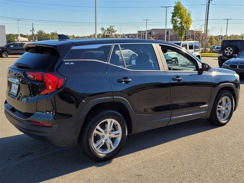 Used 2021 GMC Terrain SLE image 3