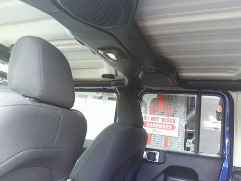 Used 2018 Jeep Wrangler Unlimited Sport AWD/4WD image 21