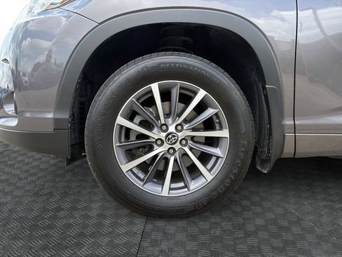 Used 2018 Toyota Highlander XLE FWD image 13