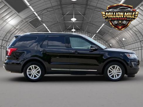 Used 2016 Ford Explorer XLT w/ Equipment Group 202A FWD image 7
