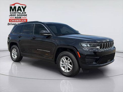 Certified 2024 Jeep Grand Cherokee Laredo w/ Trailer Tow Package AWD/4WD image 1