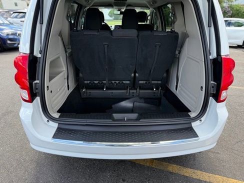 Used 2019 Dodge Grand Caravan SE w/ UConnect Hands-Free Group image 10