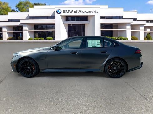 New 2027 BMW M5 w/ Executive Package AWD/4WD image 4