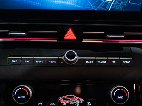 Used 2025 Hyundai Elantra SEL image 30