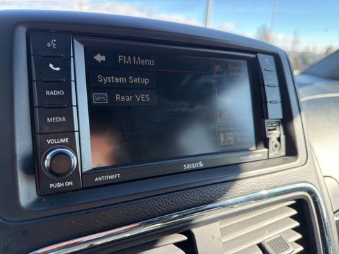 Used 2017 Dodge Grand Caravan SXT w/ Driver Convenience Group image 31