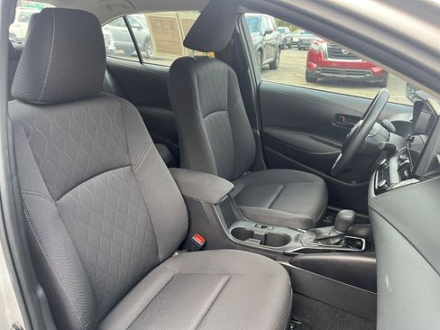 Used 2025 Toyota Corolla LE image 34