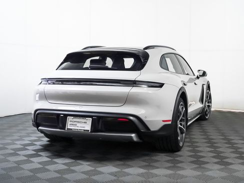 Used 2024 Porsche Taycan 4 Cross Turismo w/ Premium Package image 10