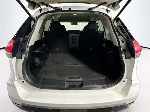Used 2018 Nissan Rogue SV FWD image 27