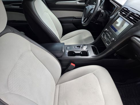 Used 2020 Ford Fusion SE w/ Equipment Group 151A FWD image 10