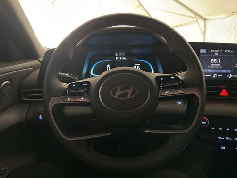 Used 2025 Hyundai Elantra Sport FWD image 22
