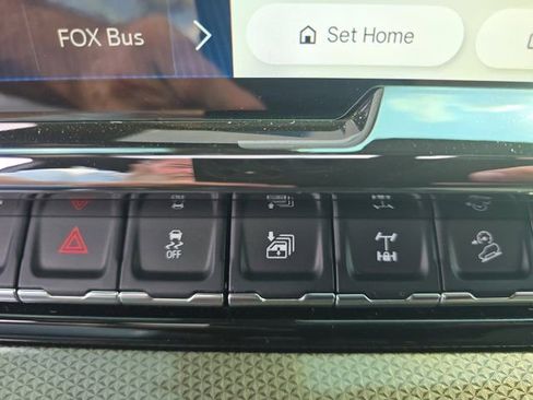 Used 2024 Chevrolet Silverado 2500 ZR2 w/ Technology Package image 43