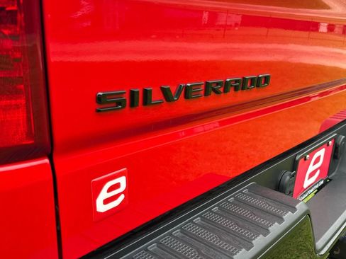 Used 2025 Chevrolet Silverado 1500 Custom Trail Boss w/ Dark Appearance Package AWD/4WD image 51