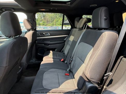 Used 2018 Ford Explorer XLT w/ Equipment Group 201A AWD/4WD image 15