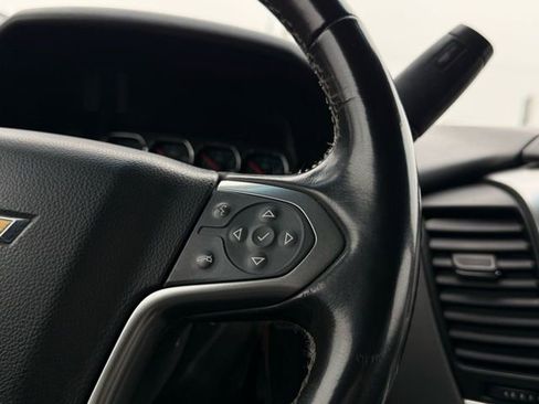 Used 2018 Chevrolet Suburban LT image 9