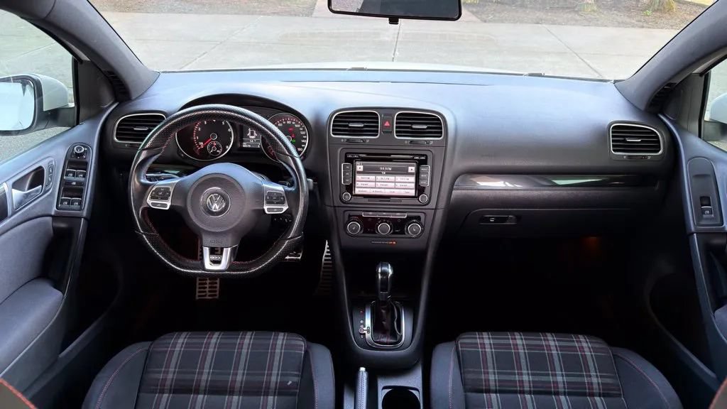 Used 2011 Volkswagen GTI 4-Door FWD image 20