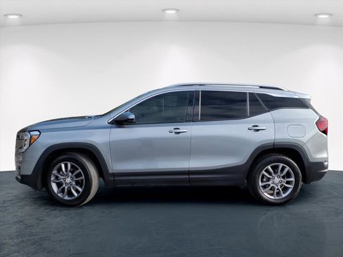 Used 2024 GMC Terrain SLT image 3