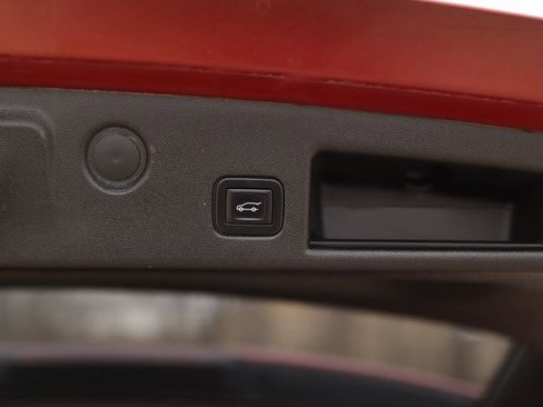 Used 2018 Chevrolet Equinox LT w/ Sun & Infotainment Package image 26