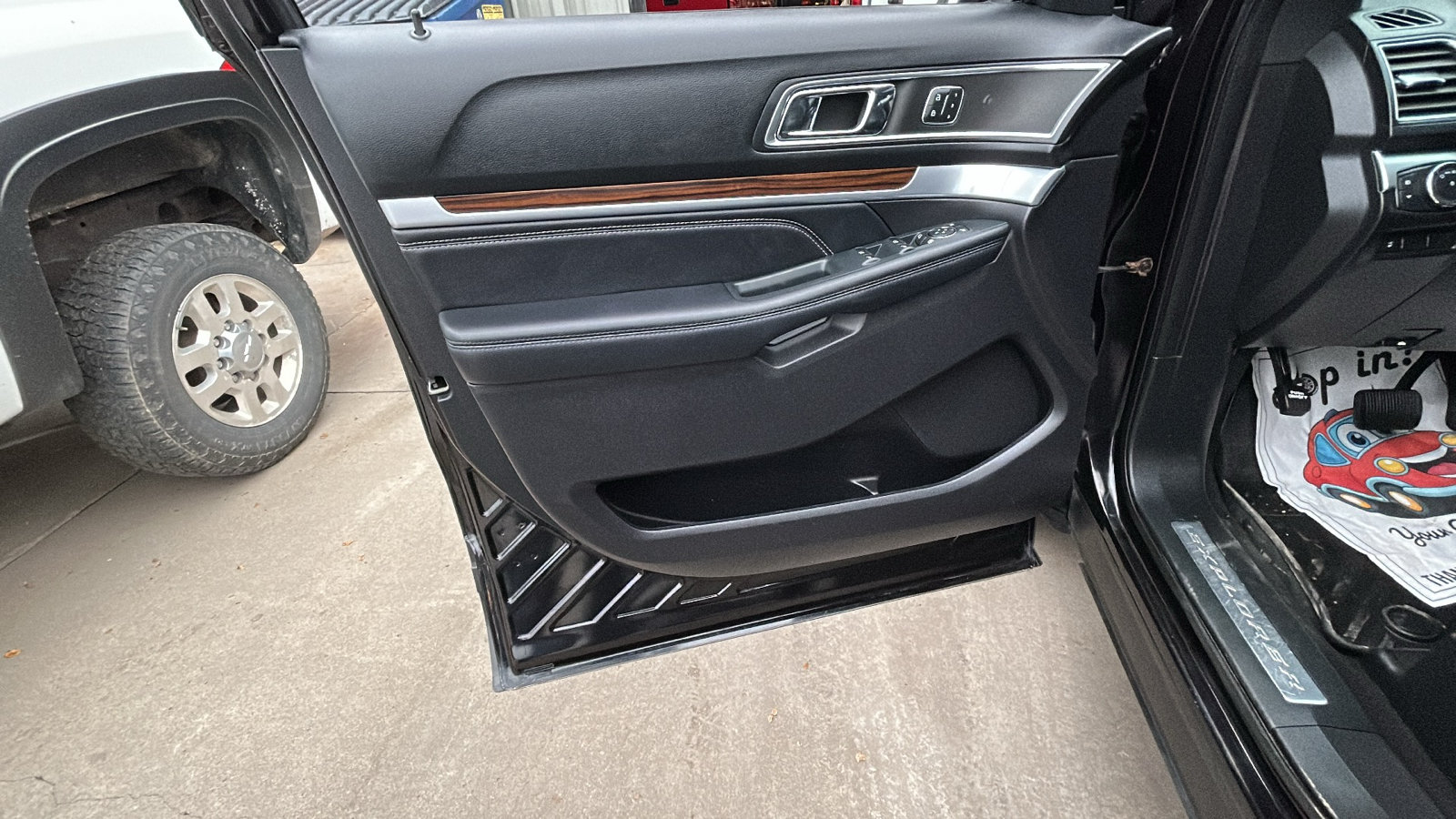 Used 2019 Ford Explorer Limited AWD/4WD image 10
