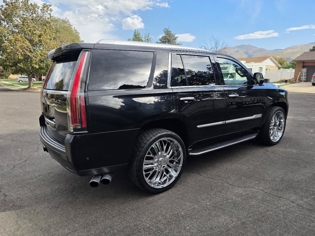 Used 2017 Cadillac Escalade Luxury AWD/4WD image 5