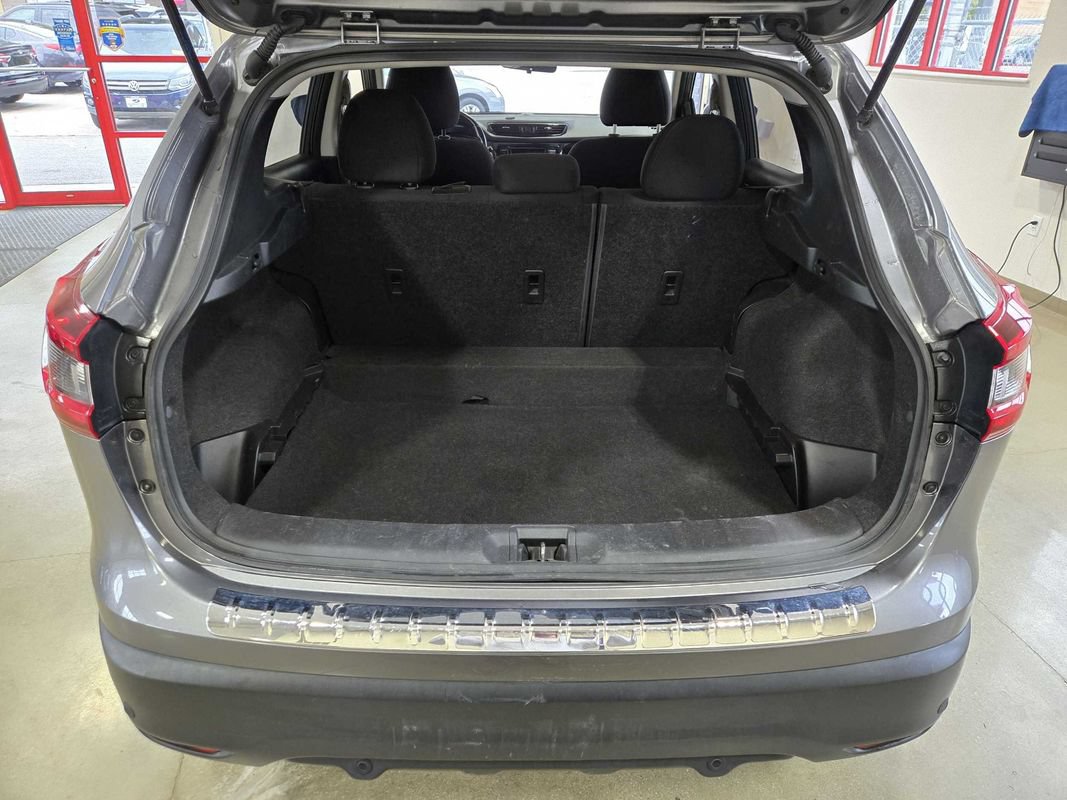 Used 2021 Nissan Rogue Sport SV AWD/4WD image 30