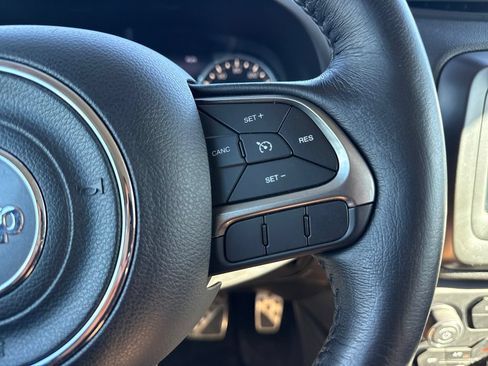 Used 2018 Jeep Renegade Limited AWD/4WD image 16