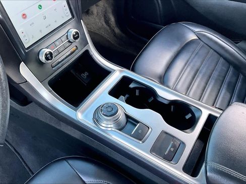 Used 2024 Ford Edge SEL image 16