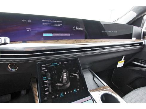 New 2026 Cadillac Escalade ESV Platinum Sport w/ LPO, ONYX Package AWD/4WD image 17