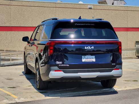 Used 2026 Kia Carnival EX FWD image 4