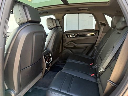 Used 2023 Porsche Cayenne AWD/4WD image 40