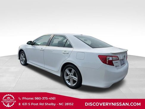 Used 2014 Toyota Camry SE w/ Moonroof Package FWD image 8