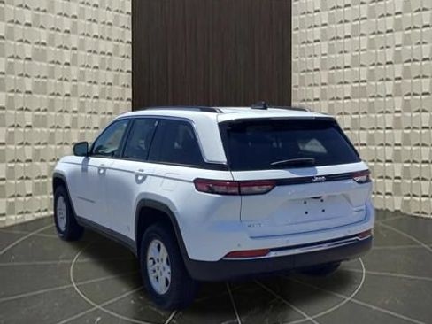 Certified 2023 Jeep Grand Cherokee Laredo AWD/4WD image 7
