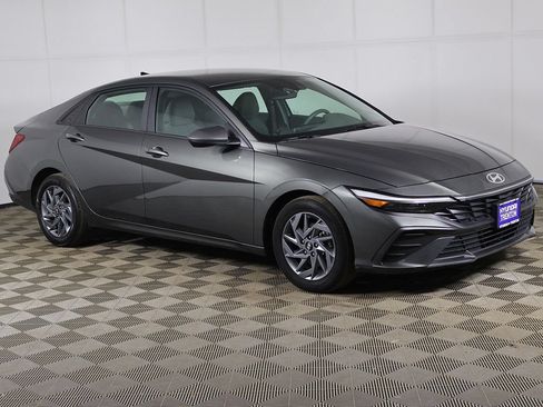 Used 2024 Hyundai Elantra SEL FWD image 2